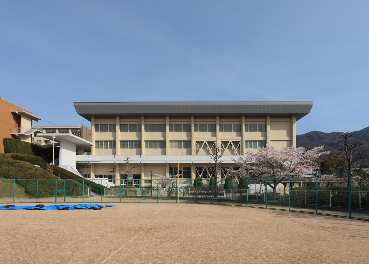 写真：広陵高等学校外壁改修